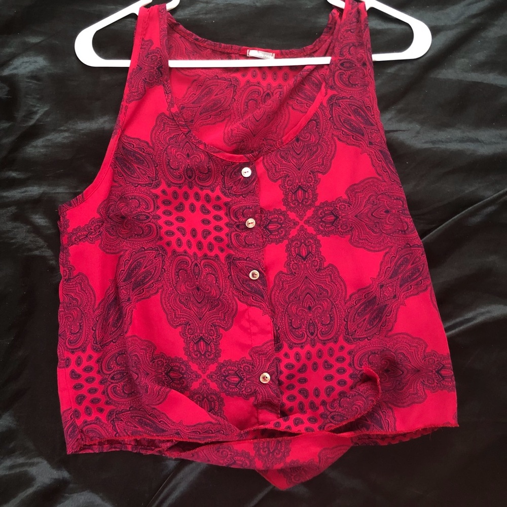 A women pink top (small)